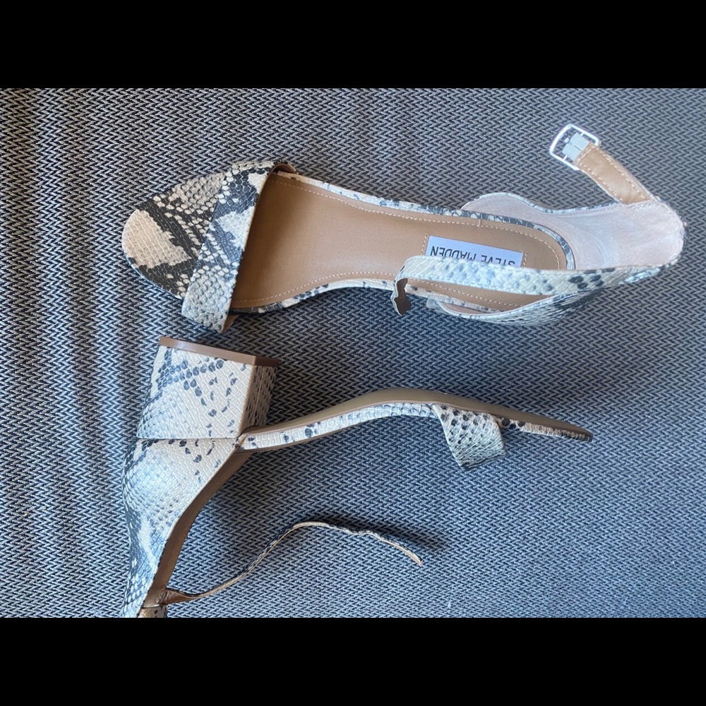 Steve Madden size 10 never worn snake heels